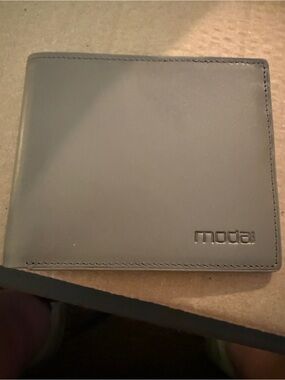 Moda Men's Bi-Fold Wallet in Gray Leather